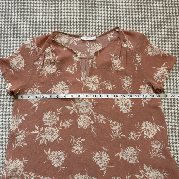 5/$15 | Lush | Floral Shift Dress - Picture 13 of 13